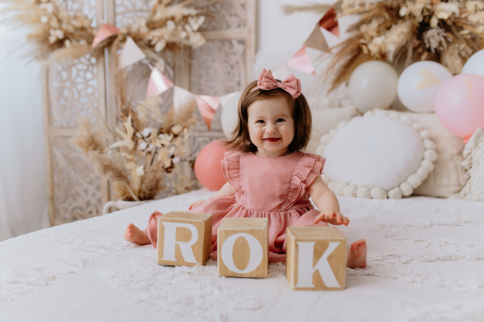 V ateliéru fotím miminka od narození a mohu připravit scénu k prvním narozeninám.